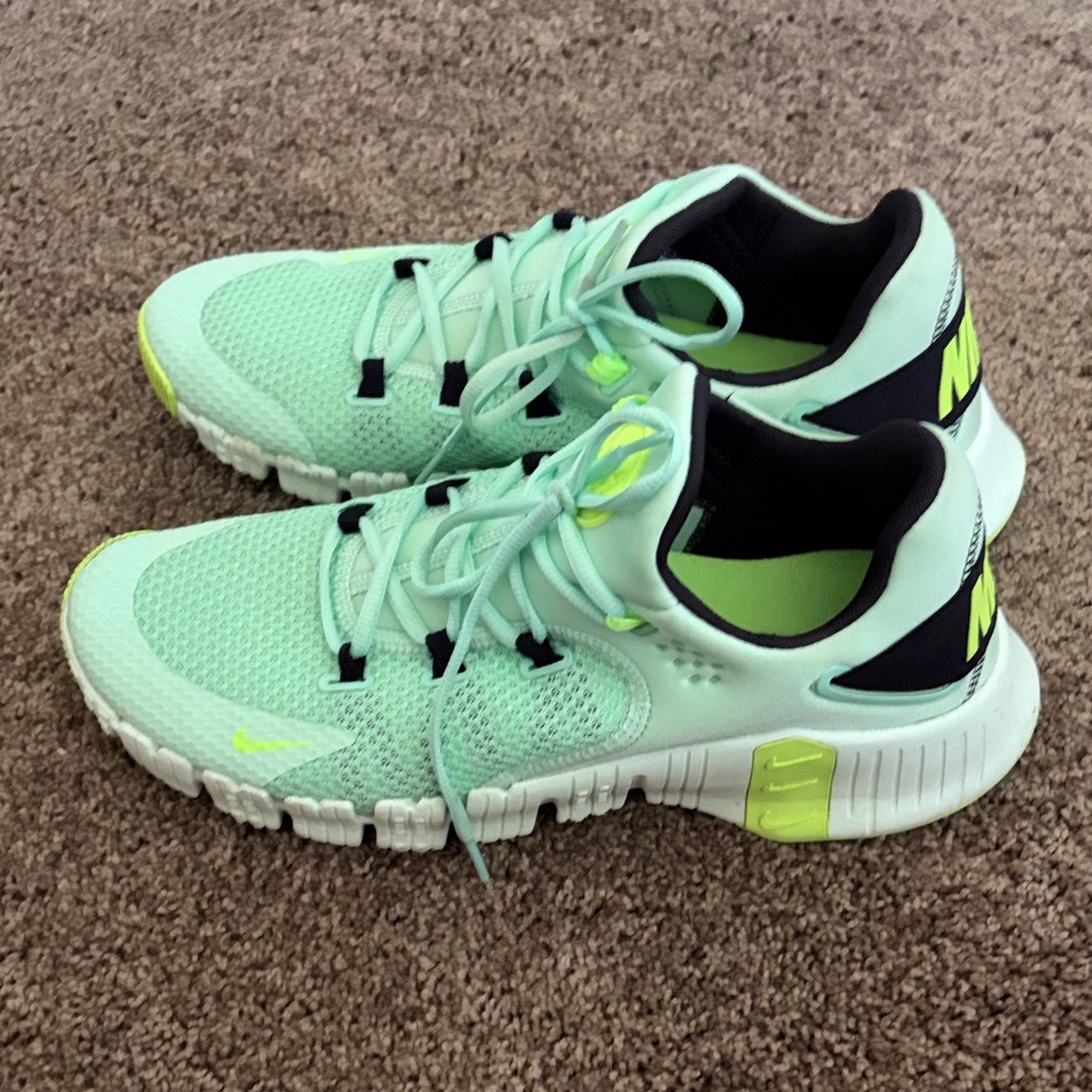 Nike Metcon Mint Green Running Sneakers with Neon Yellow Accents